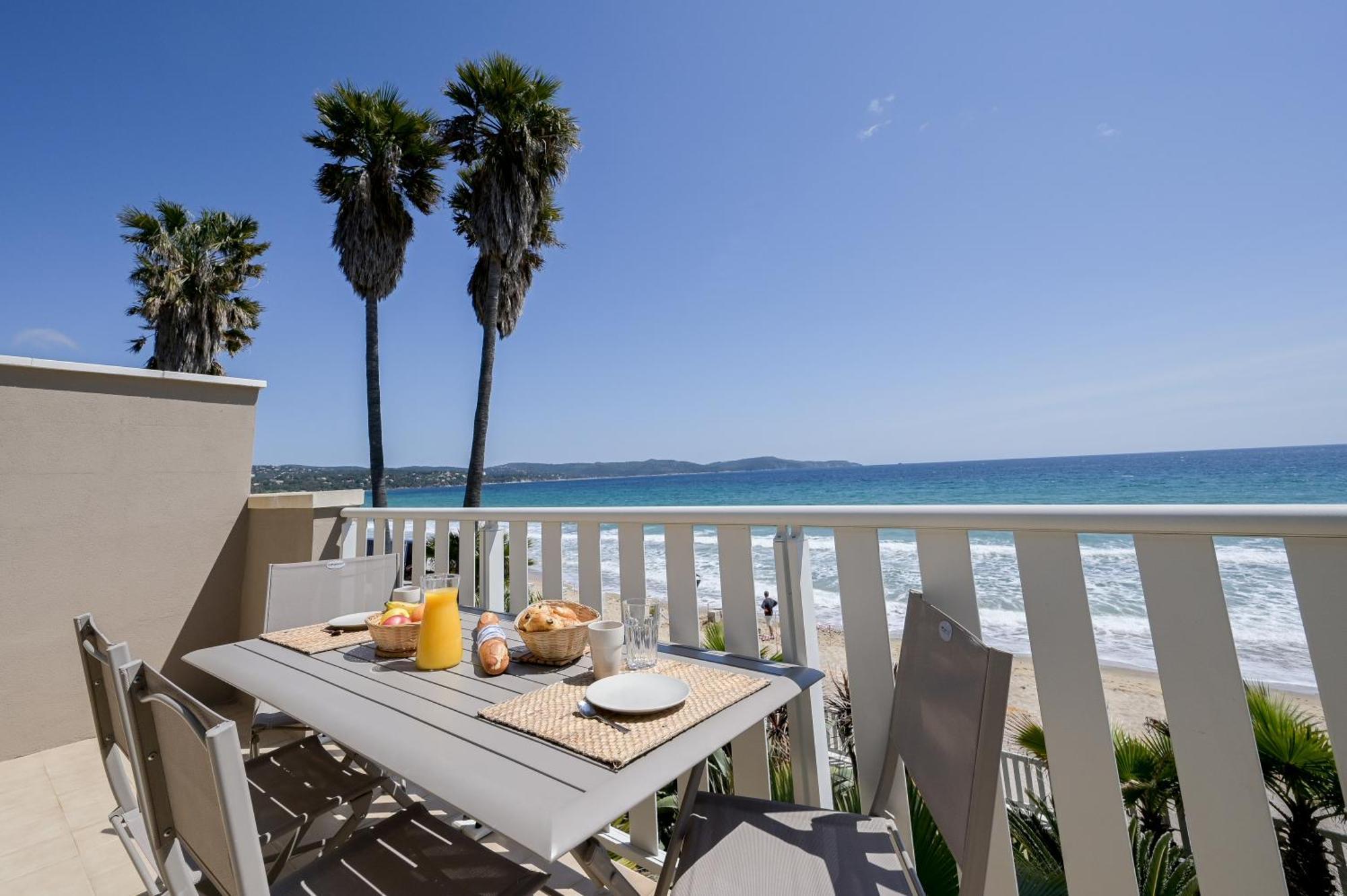 Residence La Menado 滨海卡瓦莱尔 外观 照片