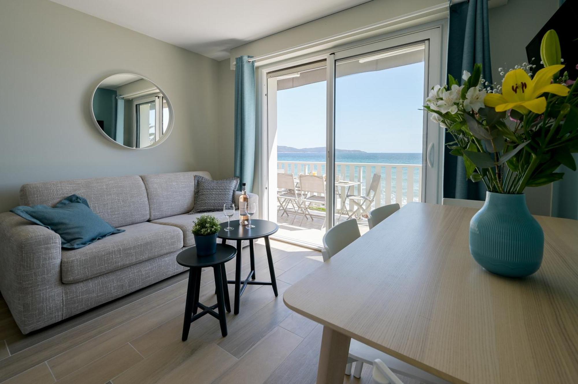 Residence La Menado 滨海卡瓦莱尔 外观 照片