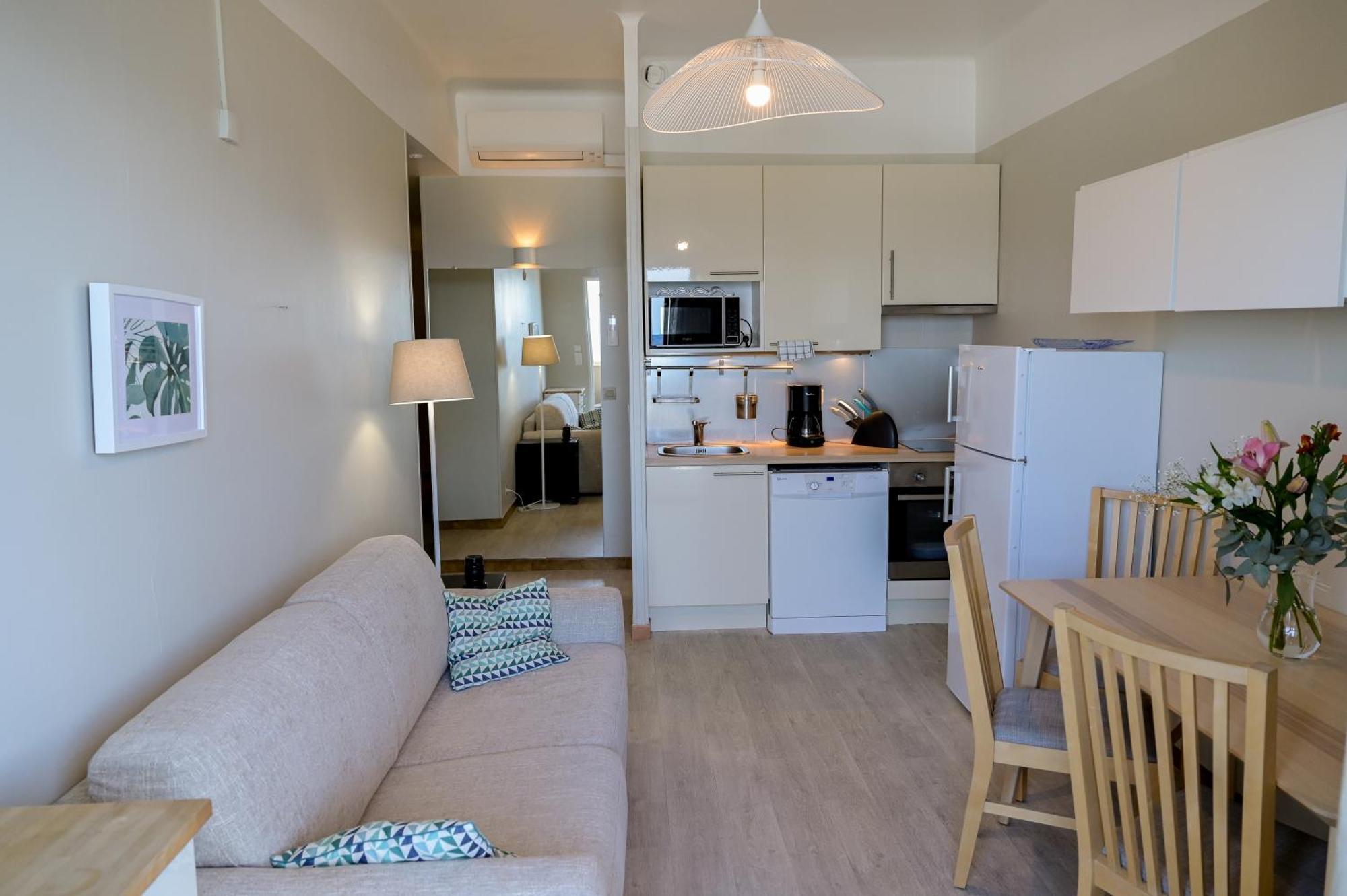 Residence La Menado 滨海卡瓦莱尔 外观 照片